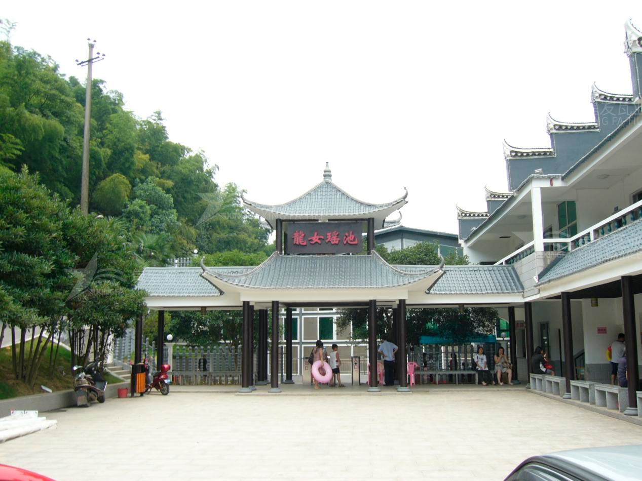 信阳屋顶材料合成树脂瓦和不锈钢瓦哪个好？选择很重要！
