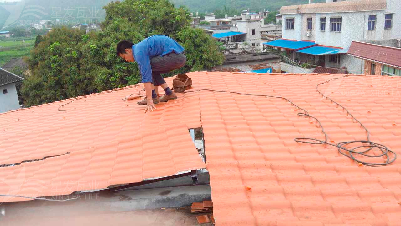 信阳屋顶铺设安装合成树脂瓦时，牢牢记住这3点，就不怕屋顶出问题！